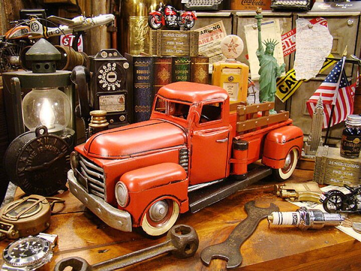 楽天市場 赤いピックアップトラックのブリキカー 楽天１位 こだわり派が夢中になる 人気のアメリカ雑貨屋 通販 アメリカ雑貨 アメリカン雑貨 インテリア雑貨 カッコイイ男の部屋 おしゃれ 人気 生活雑貨 オブジェ 置物 小物 模型 おもちゃ アンティーク風