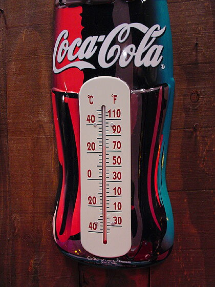楽天市場 コカ コーラ コンツアーボトルサーモメーター コカコーラグッズ 雑貨 グッズ おしゃれ Coca Cola アメリカ雑貨 アメリカン雑貨 壁面装飾 装飾 飾り ディスプレイ 内装 人気 ウォールデコレーション コーラ 男前 インテリア 雑貨 男前インテリア雑貨 温度計