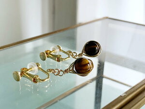 【ユニセックス 】決断力と行動力を高めてくれるタイガーアイ・一粒ピアス/イヤリング ハンドメイドアクセサリー ジュエリー 天然石 金属アレルギー チタン ノンホールピアス 無料ラッピ
