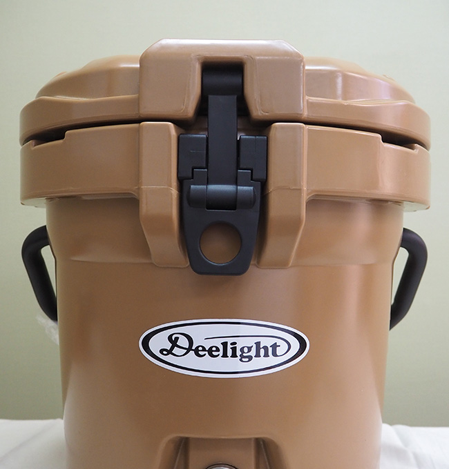 ディーライト アイスバケツ2.5ガロン Deelight Ice Bucket 2.5gallon クーラーボックス 保冷 収納 ボックス 携帯  ウォータージャグ 給水タンク キャンプ アウトドアリビング 【正規品】 | OutdoorStyle サンデーマウンテン