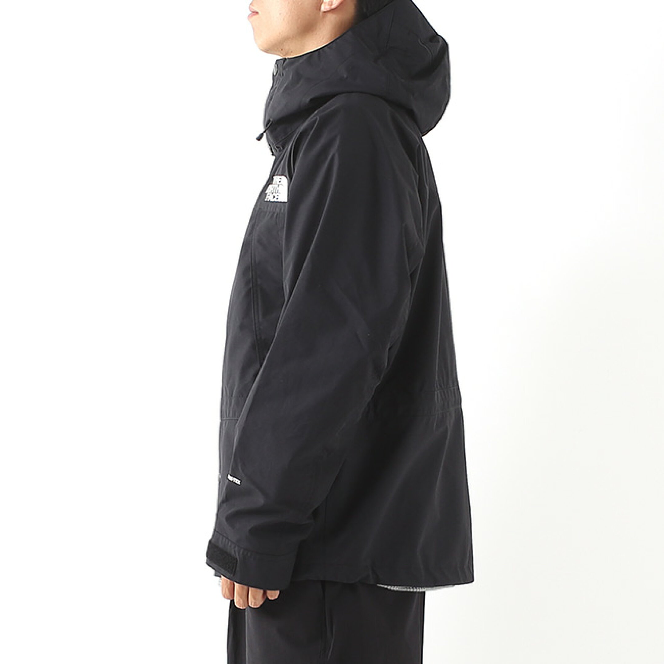 NP62450 マウンテンライトジャケット サイズ感 着用画像