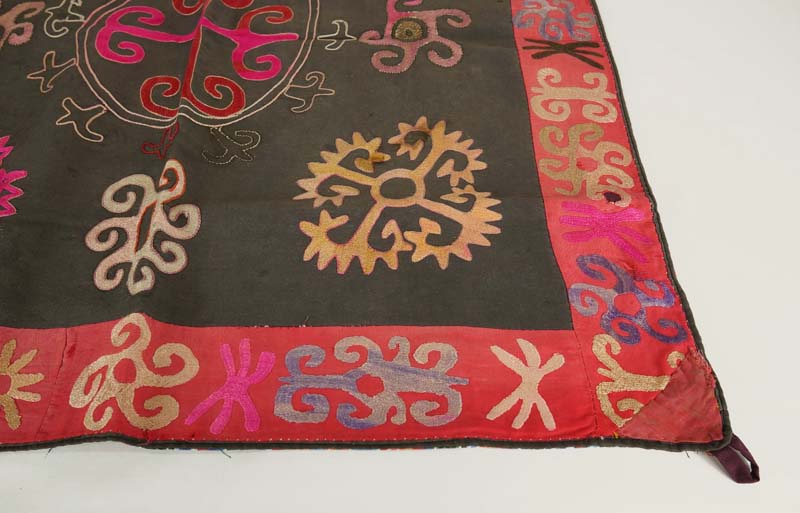 楽天市場】ウズベキスタンの古い正方形の刺繍布 スーザニ アンティーク 