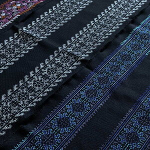 モン族 刺繍布 クロスステッチ刺? 連続模様 細長い布 黒地 ランナー テーブルセンター 手芸用 送料無料