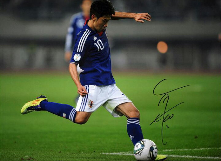 楽天市場 香川 真司 直筆サイン入りフォト 14 日本代表 シュート Shinji Kagawa Signed 14 Fifa World Cup Photo Shoot Shinji Kagawa カードファナティック