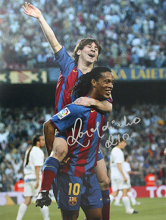 楽天市場 ロナウジーニョ 直筆サインフォト バルセロナ 05 セレブレイティング ウィズ メッシ Ronaldinho Signed Barcelona Photo Celebrating With Lionel Messi 6 23入荷予定 カードファナティック