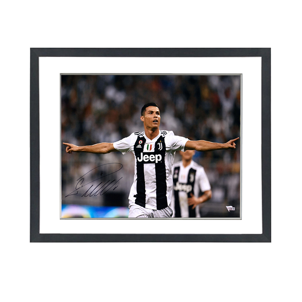 クリスティアーノ ロナウド ユヴェントス 直筆サインフォト 額装 Cristiano オープニング 大放出セール Ronaldo Juventus  Photo Framed Autographed 16x20 Hands Out