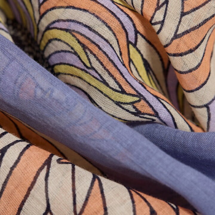 INOUITOOSH(イヌイトゥーシュ)の商品一覧 - ブランド通販のBUYMA 犬と花のプリント ストール　イヌイトゥーシュ　イヌイエディション　イアパピヨネ