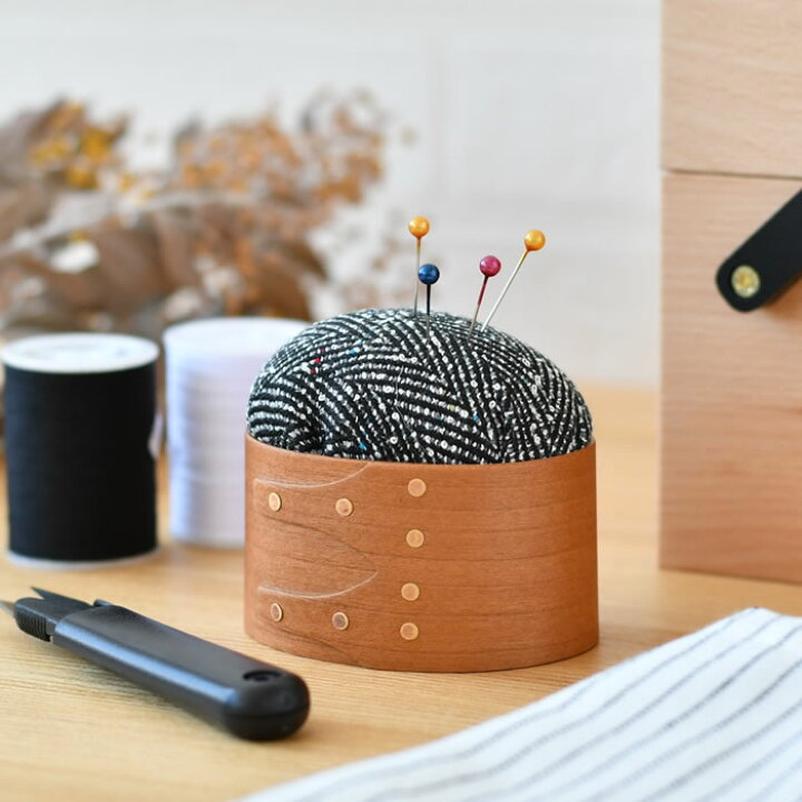 楽天市場 アクシス シェーカー ピンクッション 針山 裁縫道具 ソーイング おすすめ かわいい おしゃれ 木 シンプル 北欧 丸 裁縫 裁縫道具 刺繍 ハンドメイド 手芸 針刺し Carro デザイン雑貨カロ