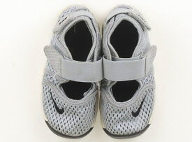 ナイキ NIKE スニーカー 靴13cm〜 男の子 グレー、黒 子供服 ベビー服 キッズ アウトレット ユーズド 【中古】キッズ・ベビー・マタニティ
