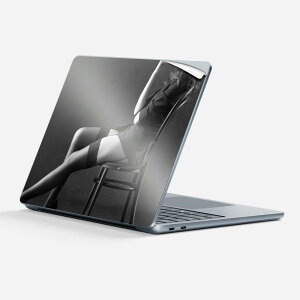 Surface Laptop 第7世代 13 インチ 用 スキンシール 全面スキンシール フル 背面 底 ステッカー 保護シール キャラクター かわいい 008934 写真 人物 モノクロ 黒 ブラック