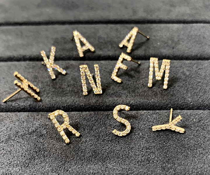 楽天市場】Kダイヤモンドイニシャルスタッドピアス 0.5ペアK18イエロー 