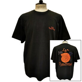 【セール30】OLOW（オロウ）Tシャツ バックグラフィック "ample Sea Treasure"イラストプリント OL522509 ブラック 黒x赤茶 コットン100% ゆったりシルエット Alizée Cayla アリゼ・カイラ