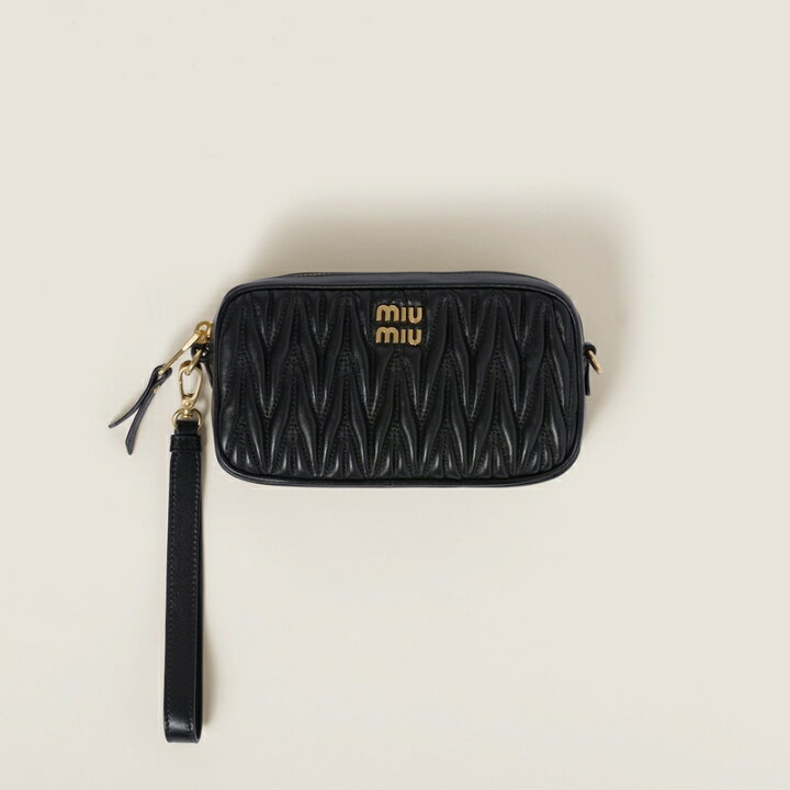 miumiu マテラッセレザーポーチ黒 - ポーチ