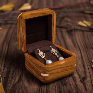 �W���G���[�{�b�N�X �A�N�Z�T���[�P�[�X �Ő��ʐ� �l�b�N���X �y���_���g �݂艺�� ���[ �X�^�b�h�s�A�X �ԗ��� ���h�� �g�� �V�R�� ������ �ؐ� �j�����p