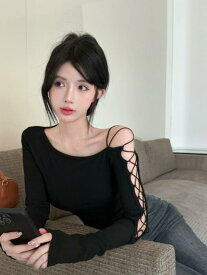 Tシャツ レディース 韓国風 斜め肩出し 修身 長袖 黒 気質 別致 絶美 デザイン感 トレンド 上品 フィット トップス