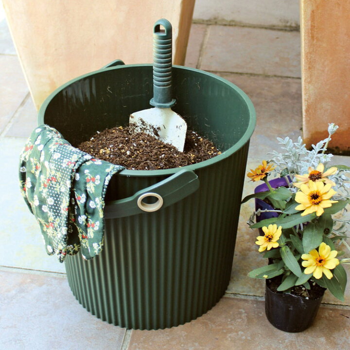 楽天市場 Garden Tool Bucket 土作りに最適な座れるツールバケット ロングライフデザイン賞受賞 ガーデニング バケツ スツール 椅子 プレゼント ミニバラ 花 女性 母 誕生日 おしゃれ ミニバラ専門店 セントラルローズ