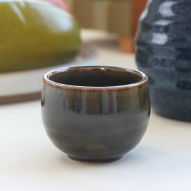 梅の花一口ぐい呑 日本製 美濃焼 ぐいのみ ぐい呑み ぐい呑 利き酒盃 盃 さかずき おちょこ お猪口 お酒 日本酒 熱燗 酒器 和食 和鉢 煮物鉢 アイボリーカラー 表示在庫限り 食器