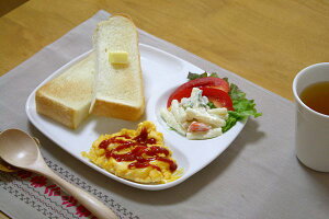 ケーキセット使えるシンプルランチプレート マグカップが置ける 仕切り皿 取り皿 ホームパーティ ランチ 角皿 洋食器 白い食器 カフェ食器 国産 美濃焼 訳あり