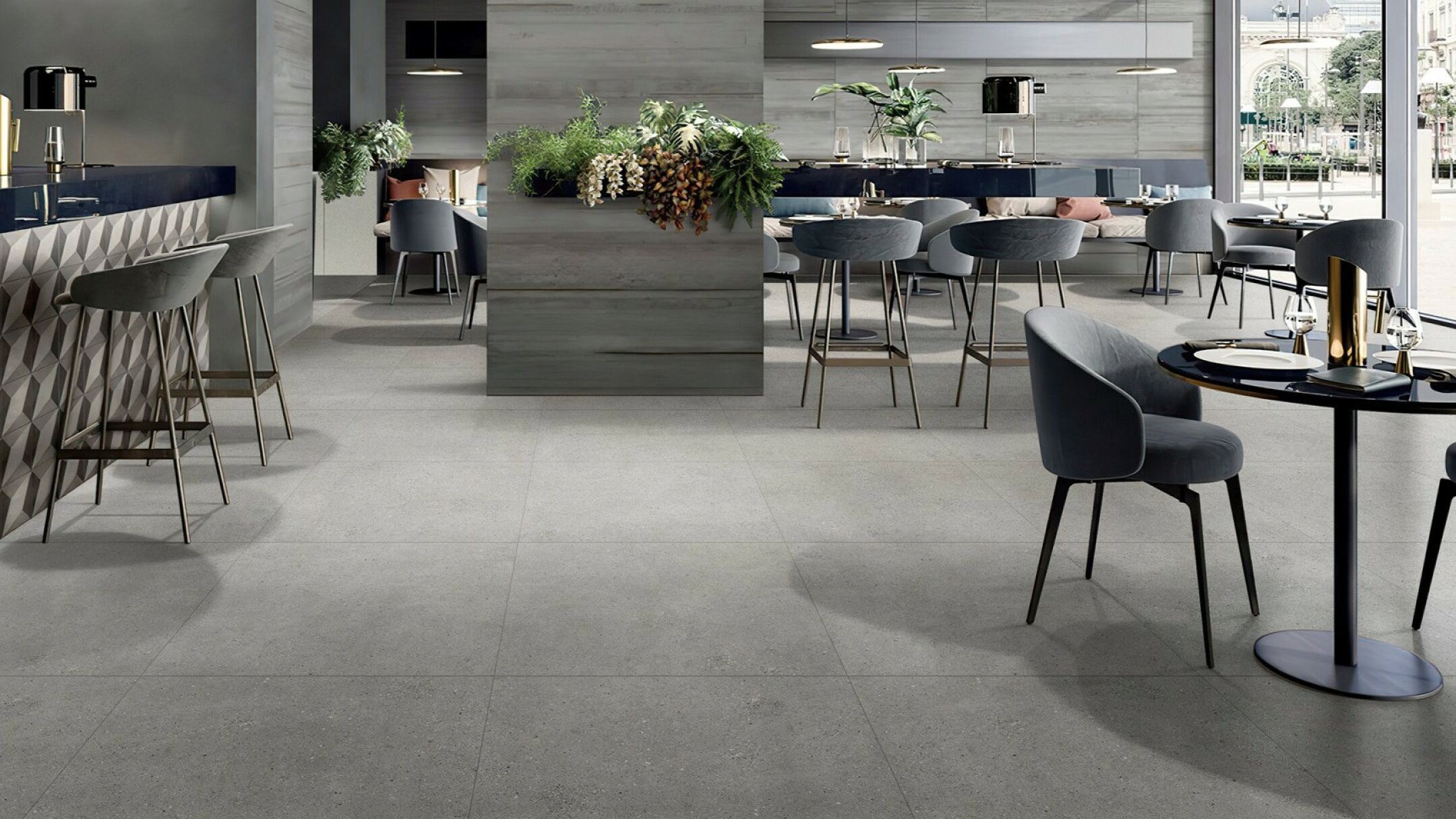 施工例：天然石風のグレー600角タイルの飲食店床の使用例