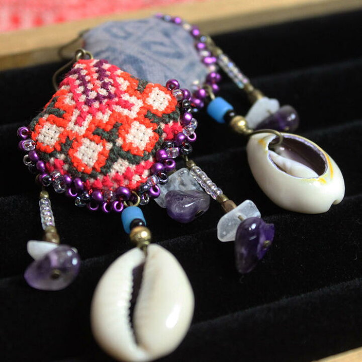 楽天市場】ピアス モン族刺繍布 天然石とカウリーシェル ☆全2種 