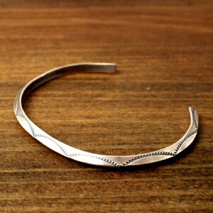 Atease SIMPLE NAVAJO BRACELET / SILVER