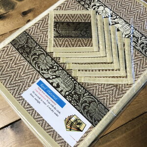 【ランチョンマット(小サイズ)】【象柄×6枚組・ベージュ】(テープ幅細)・ランチョンマット&コースター6枚セット・葦がしっかり編まれて、丈夫に作られています・象のテープ(金糸