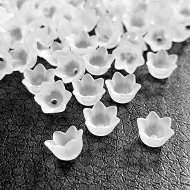 アクリルビーズ 小さな透かしフラワー すずらん 【 約60個 】フロスト アクリル 透かし 磨りガラス 花 フラワー フラワービーズ 白 ホワイト アクリルパーツ 艶消し 小さい花