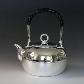 リムテー 日本製 一守堂 純銀・湯沸し600cc無地・S口・リングツマミ・いぶし銀(重量515g) /銀瓶 茶器 茶道具/ is