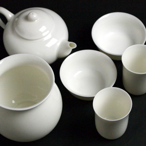 台湾茶器の有名メーカー 風清堂の白磁茶器セット 茶壷 茶杯 茶海 風清堂 茶器セット 絶品 白磁 茶器 磁器 台湾茶器 中国茶器 限定品