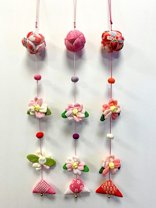 楽天市場 つるし飾り 壁飾り インテリア ドア 飾り 鞠の桜一本吊り 桜 飾り 春 インテリア 下げ飾り オーナメント 壁掛け 長寿 プレゼント 贈り物 ちりめん細工 季節 飾り ちりめん雑貨 オーナメント 毬 吊るし飾り つり飾り 仏壇 お盆 お彼岸 ちりめん細工館 楽天市場店
