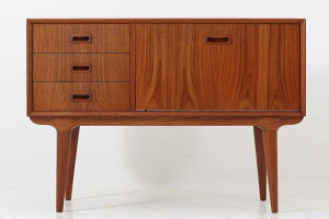 Omann Jun(オーマン・ユン) 小ぶりなローボード チーク材 北欧家具ビンテージ【アンティーク 木製 タンス 収納家具 サイドチェスト おしゃれ リビング】