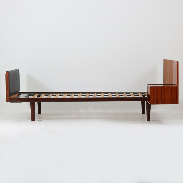 楽天市場】Hans J. Wegner シングルベッドフレーム シェルフ付き 