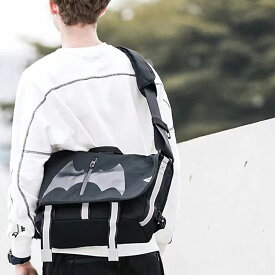 【夜間光反射】メッセンジャー ショルダーバッグ学生 メンズ 肩掛けバッグ 斜めがけクロスボディバッグ ボディバッグ メンズ 大容量 斜めがけ 撥水 通学 ナイロン