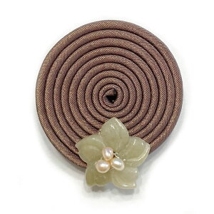 ブローチ ピン 普段使い おしゃれ シンプル 北欧 韓国 結婚式 カジュアル アンティーク パール コルンピン 天然素材 翡翠 真珠 くるくるベージュ■korunpin-43-s【ハンドメイド】【帯留め】【着