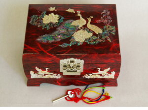 韓国結納箱・螺鈿漆宝石箱(赤)■jewelrybox-11-s 宝石箱 オルゴール 韓国雑貨 アクセサリーケース 収納 小物入れ 指輪 敬老の日 母の日 プレゼント レディース キラキラ 卒業式 ジュエリーボック