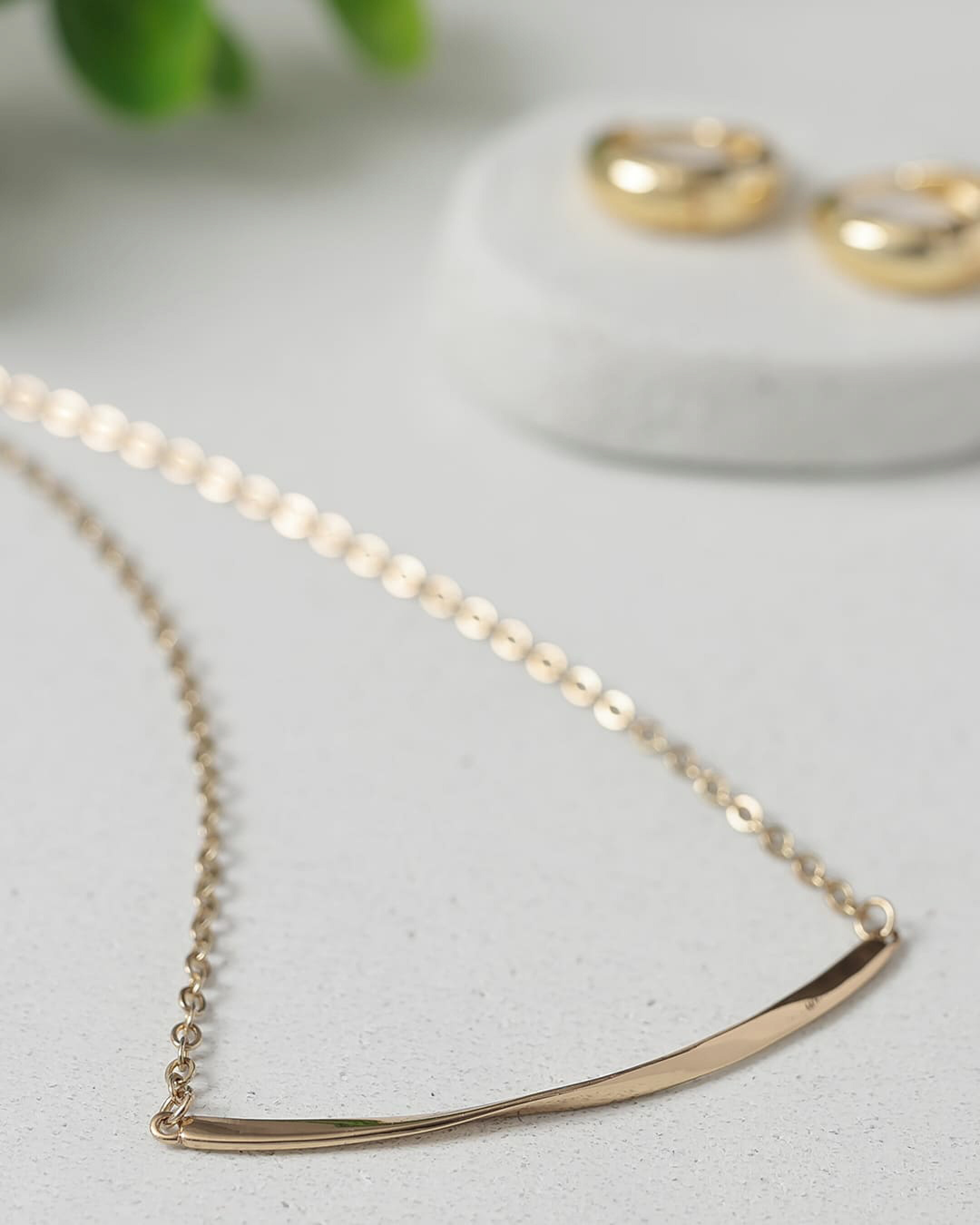 【S925/18KGP】ねじりカーブチタンネックレス