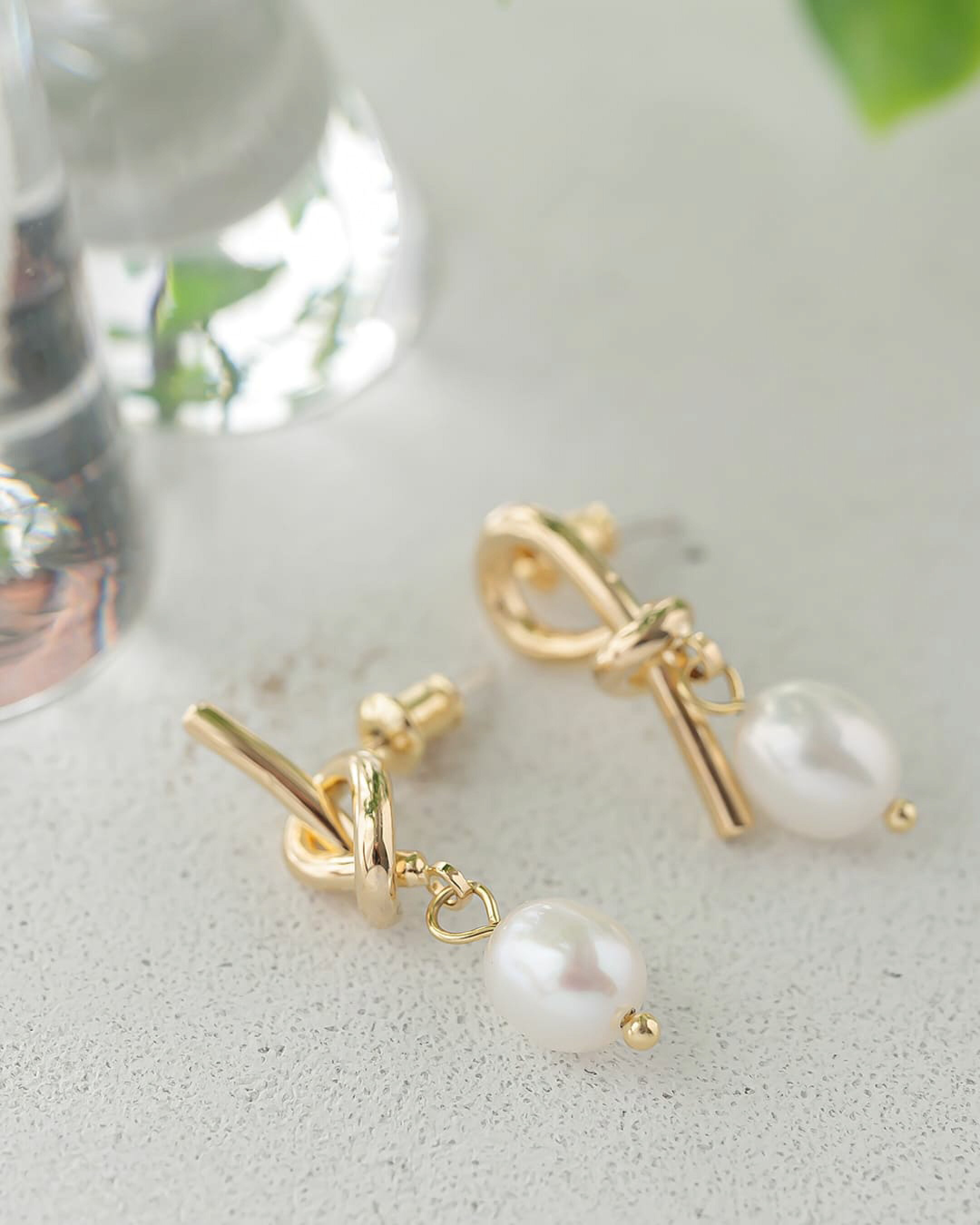 アシンメトリーノットライン淡水バロックパールピアス