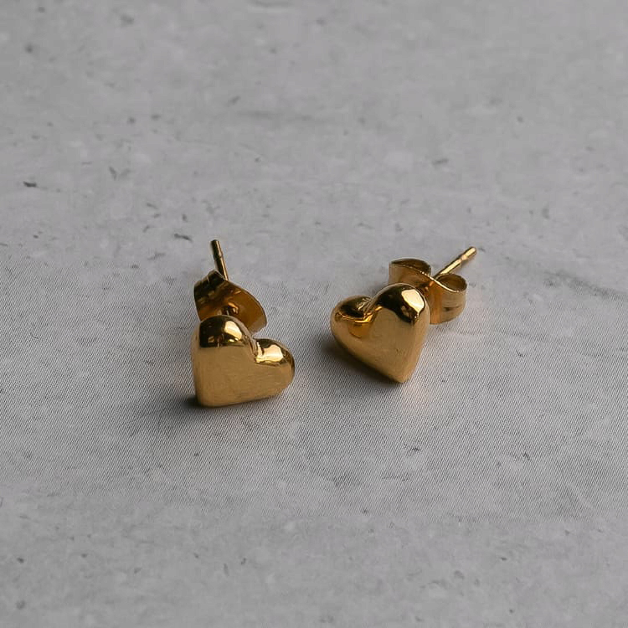 ゴールドミニハートチタンピアス
