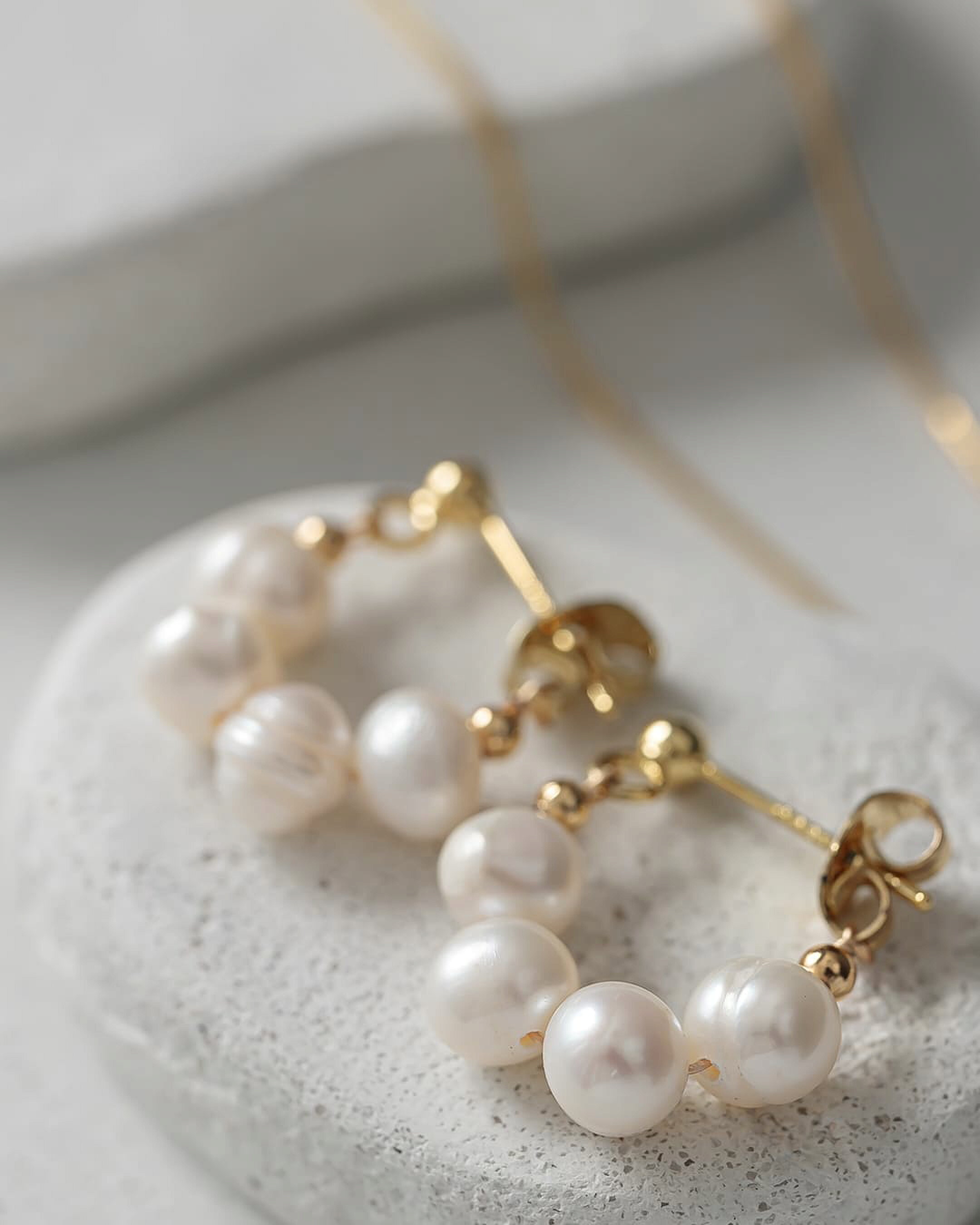 淡水バロックパール4連フープピアス