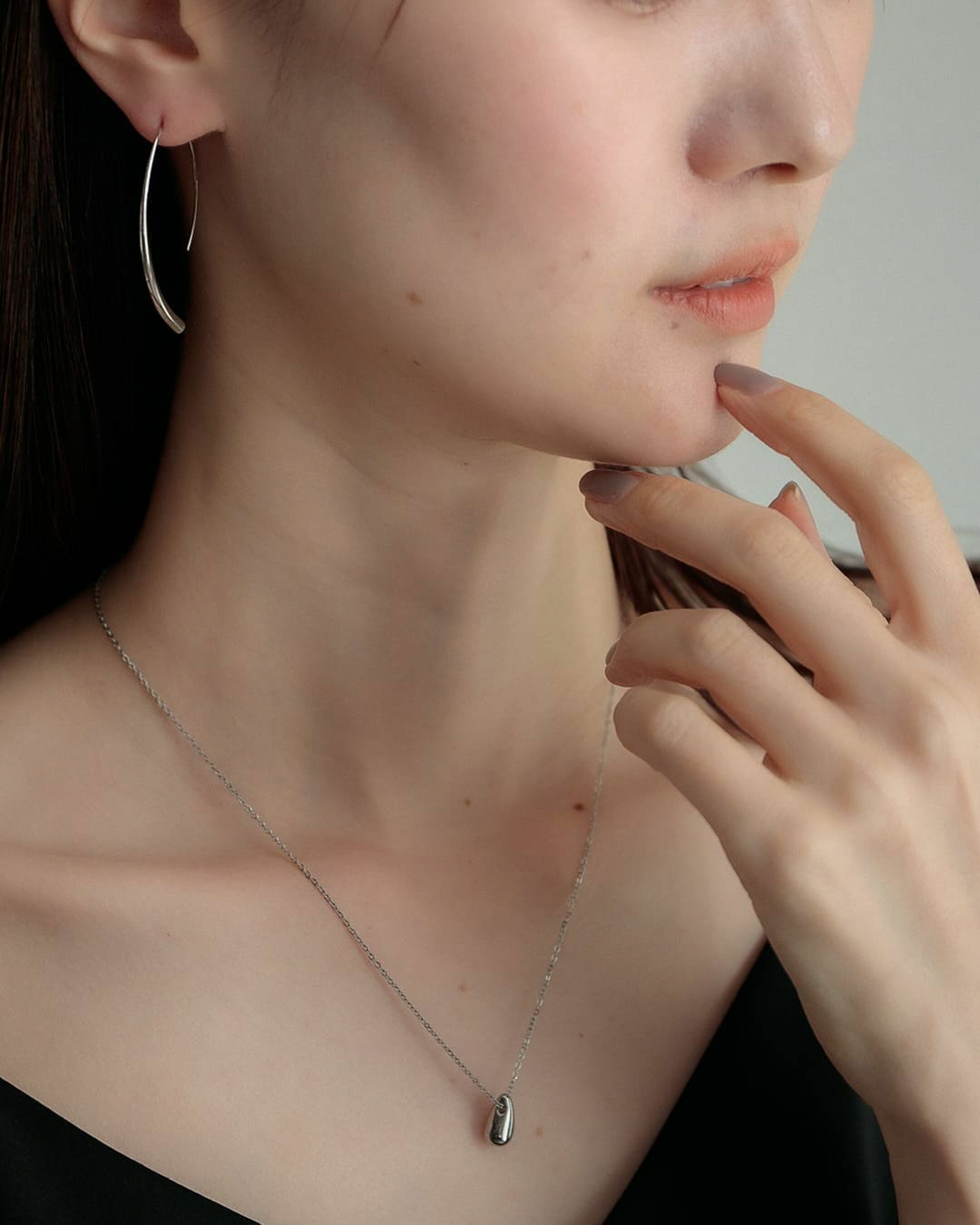【18K】カーブデザインシンプルチタンピアス