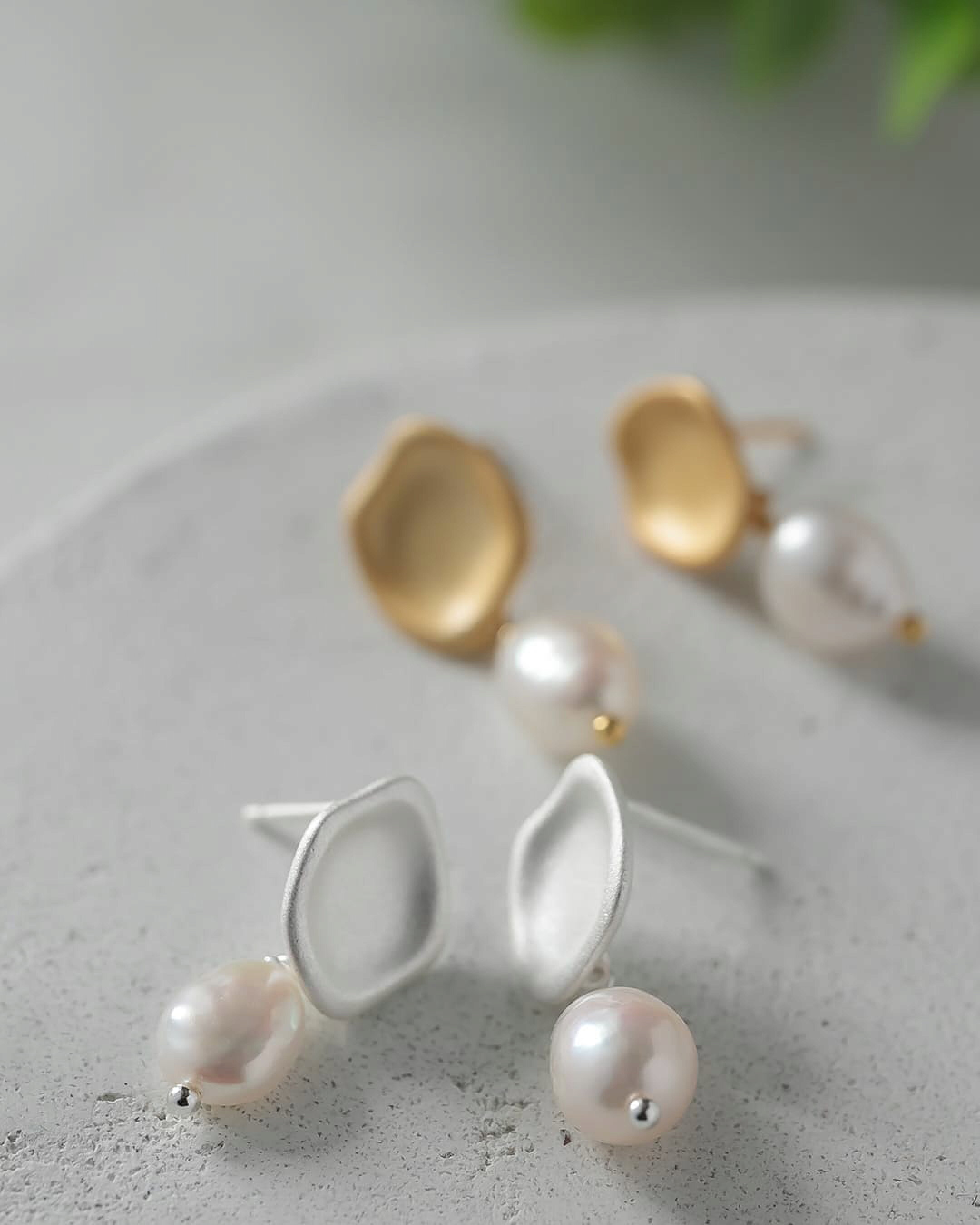 ニュアンスサークル×1粒淡水バロックパールピアス