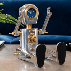 KARLTable Clock(置時計）時間のロボット監視員- 未来の時間監視員 スペースエイジの魅力と現代の機能性をシームレスに融合させたこのロボット置時計は、磨かれたアルミニウムから鋳造され、真鍮のアクセントで飾られ、誇らしげに立っています。レトロ ノスタルジック