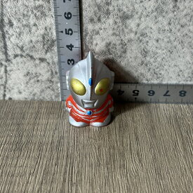 【中古】 【勇気のヒーロー】 【21世紀のウルトラマン】 ウルトラマンネオス 指人形 ソフビ フィギュア 高さ約3.5cm 幅約3cm 奥行き約2.5cm レッド シルバー イエロー 赤 銀 黄 中古品