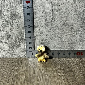 【中古】 【癒しの存在感】 【小さくて可愛い】 フクロウ 置物 Owl figurine 横3cm 高さ3cm 7g 黄色 茶色 白 中古品 インテリア ミニチュア 雑貨 飾り棚 デスク 玄関 リビング 卓上装飾 動物 アニマル 鳥類 ペット 小鳥 コレクション