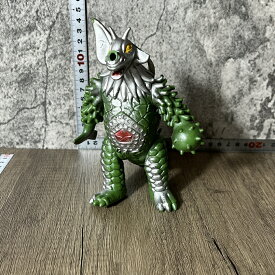 【中古】 【注目レア品】 【タイラント】 バンダイ ウルトラマン タイラント 怪獣 ソフビ フィギュア 高さ 約14cm 横 約8cm 約79g グリーン シルバー系 追加商品情報 中古品 動作確認済み コレクション ホビー