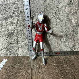 【中古】 【永遠のヒーロー】【元祖光の巨人】 ウルトラマン フィギュア Ultraman figure 初代ウルトラマン Ultraman (1966) 横7cm 高さ14cm 重さ56g 中古品