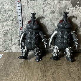 【中古】 【凶悪昆虫獣】【トゲトゲ造形】 ウルトラマンレオ 怪獣 サタンビートル ソフビ フィギュア Satan Beetle soft vinyl figure sofubi 高さ約16cm 横約10cm 重さ約118g ブラック系 シルバー系 中古品 コレクション用 ディスプレイ用