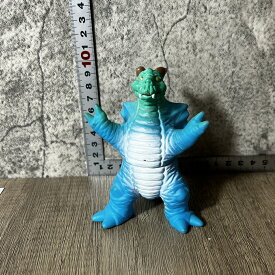 【中古】 【ちびっこ怪獣】【恐竜フォルム】 ウルトラ怪獣 キングマイマイ風 恐竜型 ソフビ フィギュア King Maimai style Dinosaur Kaiju soft vinyl figure sofubi 高さ約10cm 横約8cm 重さ約34g ブルー系 グリーン系 中古品 コレクション用 ディスプレイ用