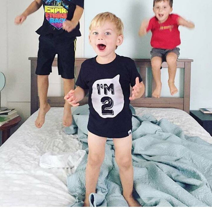 楽天市場 Tシャツ キッズ 半袖 子供服 シャツ トップス 年齢 プリント 子供用 キッズウェア 子供服 かわいい オシャレ おしゃれ キッズ ベビー ベビー服 赤ちゃん お揃い １歳 ２歳 ３歳 ４歳 ５歳 ６歳 モノトーン 兄弟 姉妹 ペアルック 80 90 100