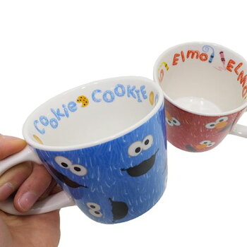 楽天市場 セサミストリート マグカップ 陶器製 マグ エルモ クッキーモンスター 三郷陶器 315ml スクリブル キャラクター グッズ 通販 シネマコレクション キャラクターのシネマコレクション